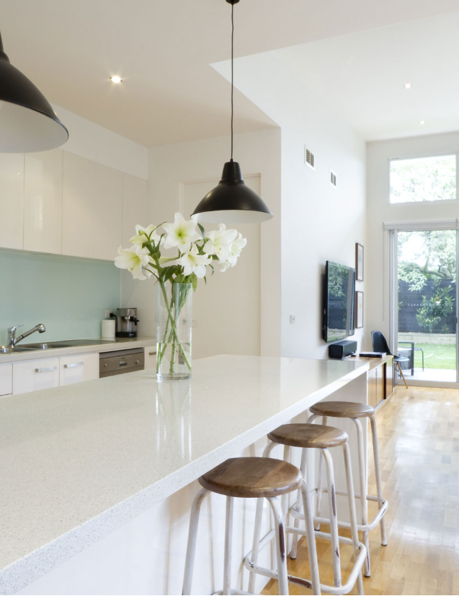 Strakke afwerking van een spanplafond door Reno-Span-Decor